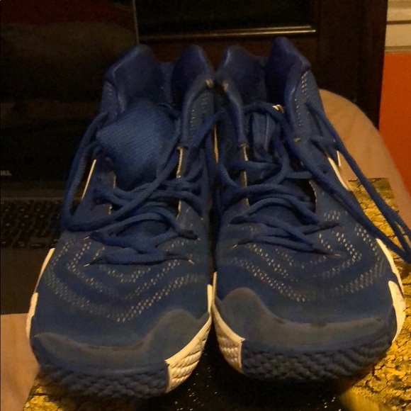 Kyrie 4’s - Picture 2 of 4